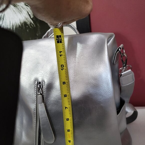 SHINEY VEGAN LEATHER METALLIC SILVER BACKPACK - Picture 6 of 7